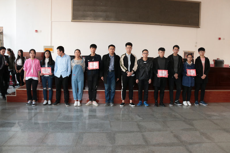 雷锋知识竞赛获奖队伍合影.jpg 雷锋知识竞赛获奖队伍合影.jpg